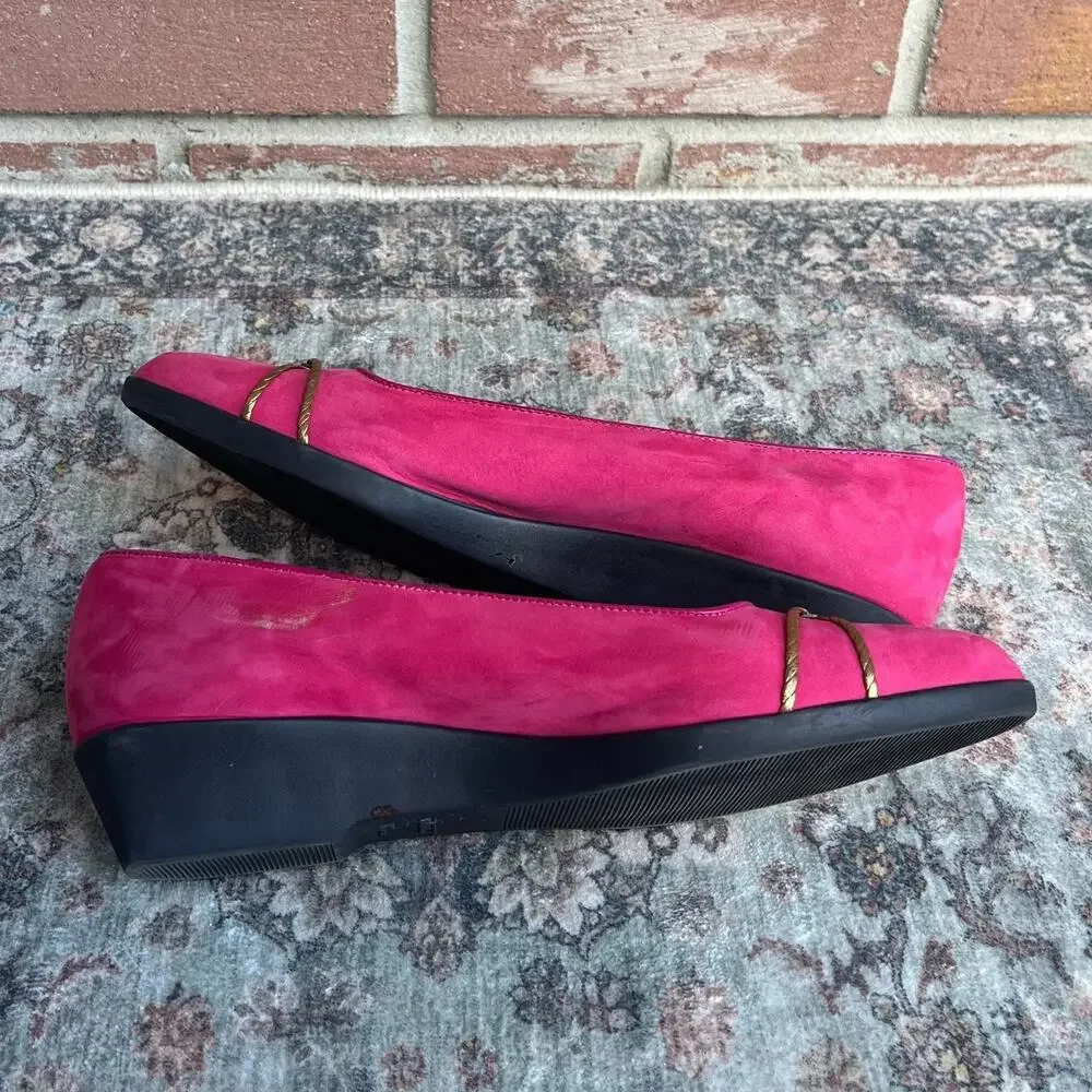 Vtg BALLY Megan II / Women's 8 M / Hot Pink Suede Flats Gold Logo Italy